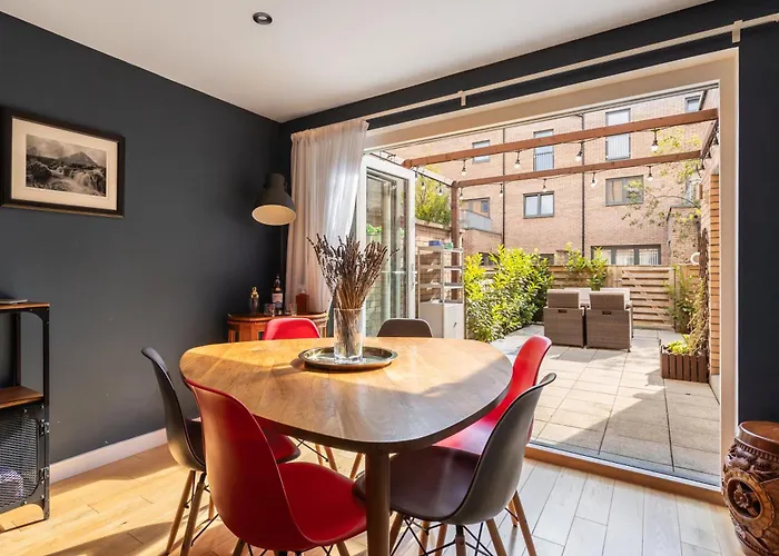 Gorgeous Central 3 Bed House Free Parking & Garden Edinburgh